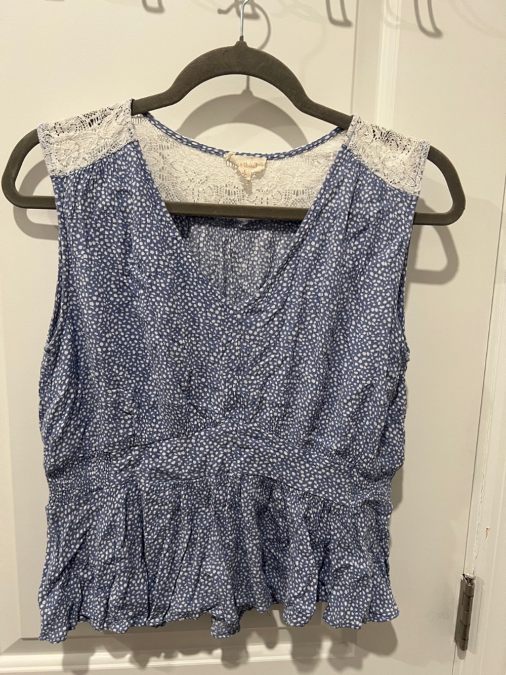 Hem & Thread Blue and White Floral Lace Yoke Sleeveless Top Size Large